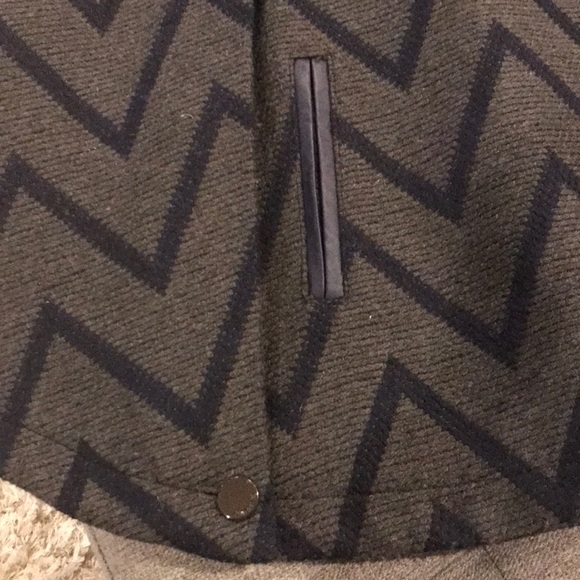 Rare Woven Chevron Cape! - Picture 6 of 6